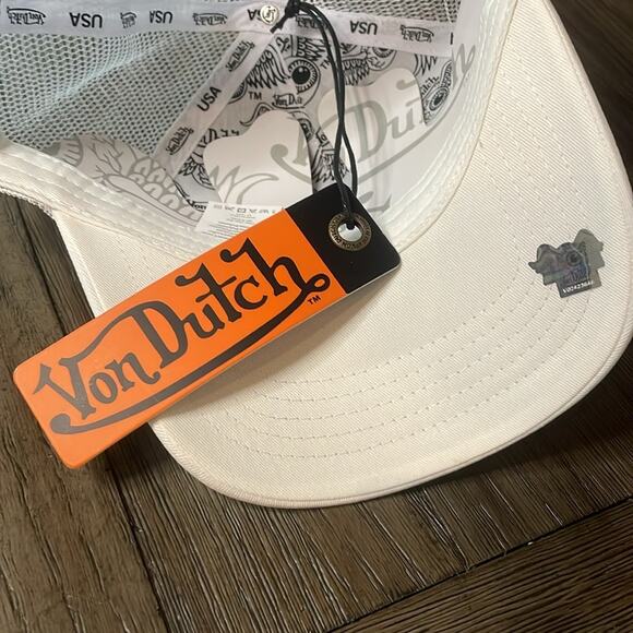 NWT Von Dutch white and black SnapBack trucker hat! - Picture 6 of 8